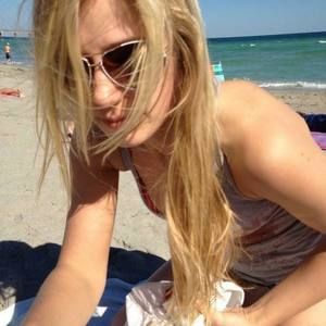 Meet your Posher, Daniela